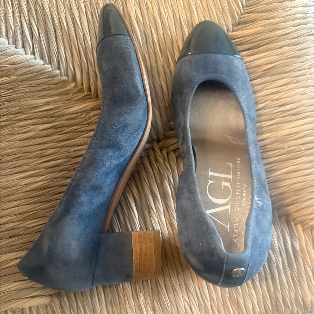 AGL Navy Suede Pumps with Glossy Black Cap